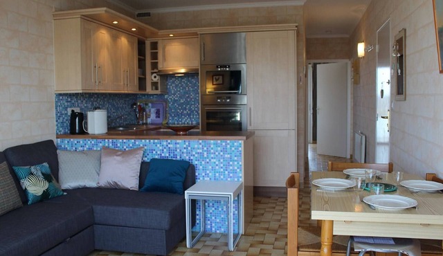 Port-la-Nouvelle - 6-sleeper crossing apartment with balconies, parking and near the beach