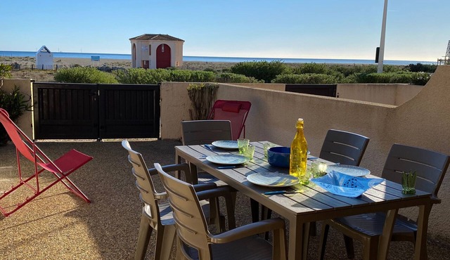 Port Leucate: T2 Mezzanine Villa, A/C, Pets <10kg OK, 5 pers., Seafront, PKG