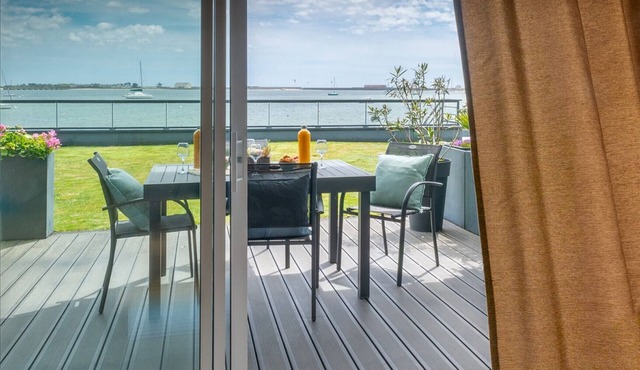 Port-Louis: 1-Bedroom Apartment with Terrace, Parking and Wifi