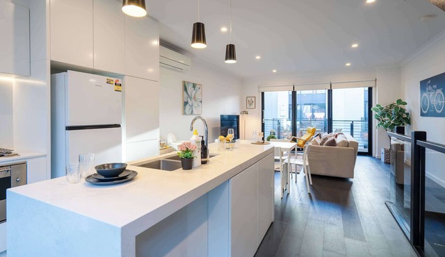 Port Melbourne 3-level TH *FreeParking *Smart TV