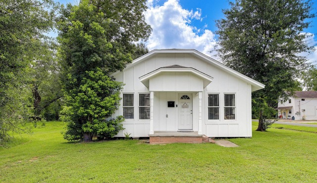 Port Neches Home Rental: Walk to Tugboat Island!