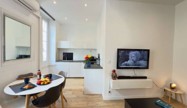 Port of Nice – Modern, air-conditioned apartment, a stone's throw from the beaches and Old Nice