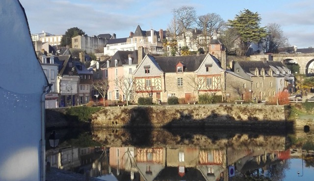 Port of St Goustan / Character House facing the River