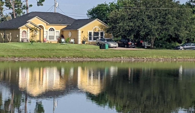 Port Saint Lucie A Little Piece Of Heaven- Peaceful Lake view Apartment- 1 min from I95 and Turnpike