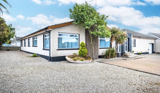 Port Tara Holiday Home, close to Portballintrae Harbour and the Giant's Causeway