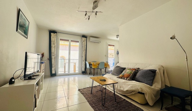 Port-Vendres - 3* T2 Apartment with Air Conditioning, Parking, Port View