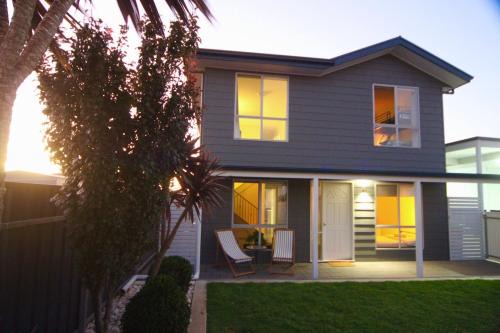 Port Victoria's 'Saltwater Breeze' - Ocean Views