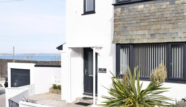 Port View, Newlyn house with stunning views