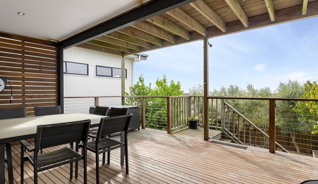 Port Views - Charming Townhouse in the Centre of Portarlington.