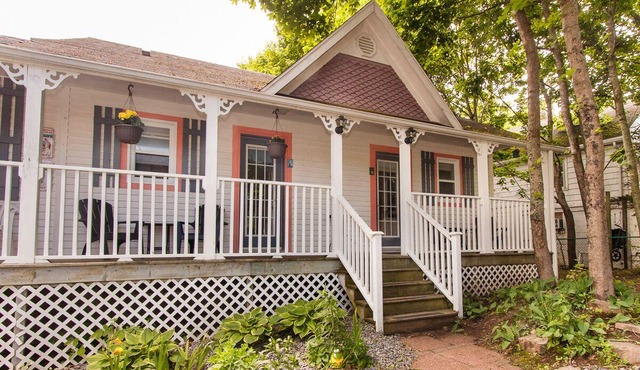 Port Williams Room -KingBed, Patio, Downtown