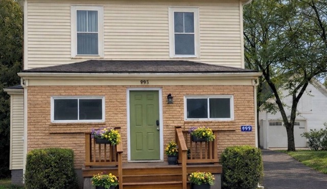 Port Williams/Wolfville sleeps 15