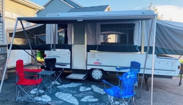 Portable Travel Popup Camper Pet Friendly AC/Heat