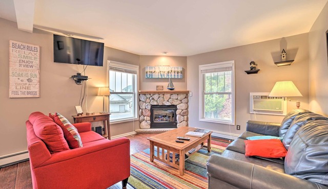 Portage Lake Condo w/Deck & Pool Access!