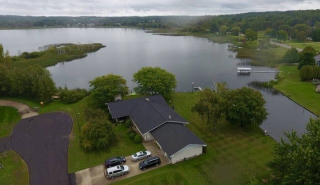 Portage Lake Family Getaway - 200ft Frontage!