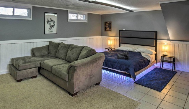 Portage Studio: 11 Miles to Indiana Dunes!