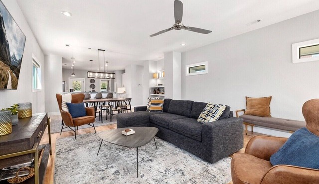 Porte Orange-Modern Home-1 mi from DT Fayetteville