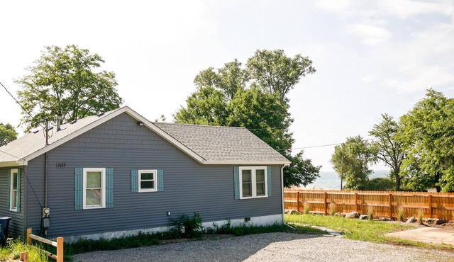 Porter Beach Vacation Getway! Lake Michigan Beachside Home - Newly Remodeled