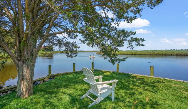 Porter's Barn | Luxury Creekfront Retreat w/Resort Perks, Kayaks & Secluded Waterfront Escape