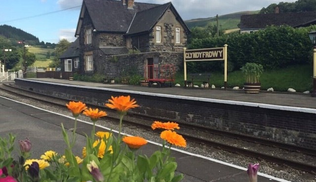 Porter's lodge by heritage Railway line (adjoining Station House)