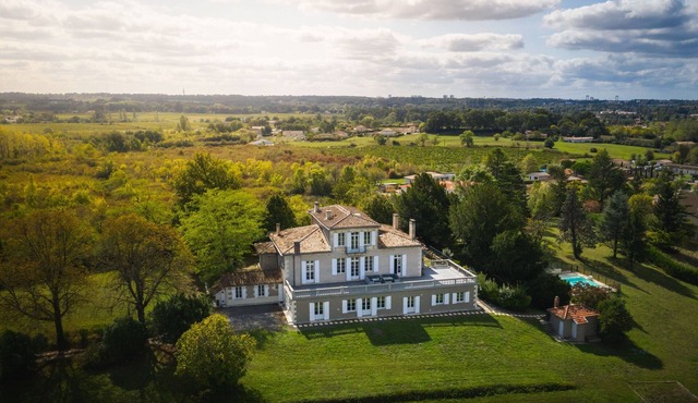 Portes de Bordeaux - 5-star chateau - organic vineyard