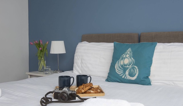 Porthledden, B&B - a hotel room that sleeps 2 guests in 1 bedroom