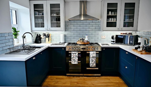 Porthmadog, Sleeps 11, 5 Bedrooms, 5 Bathrooms, Mountain Views