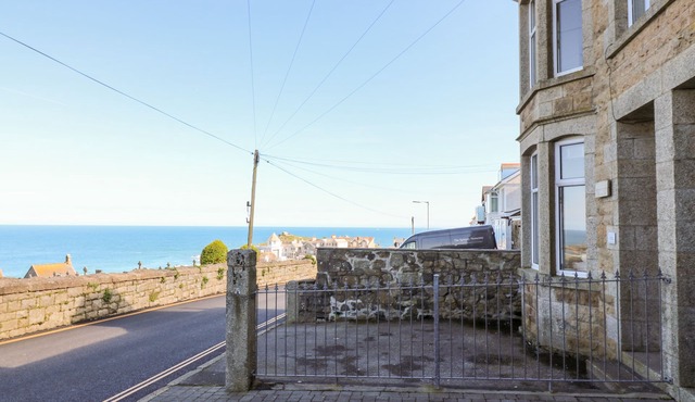 PORTHMEOR BEACH HOUSE, family friendly, with a garden in St Ives