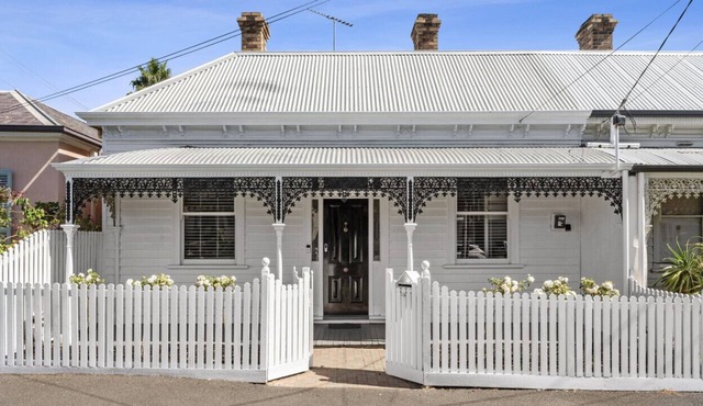 PORTIA | Walk to Beach, Gardens & City Centre