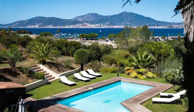 Porticcio center: sea view, private heated pool