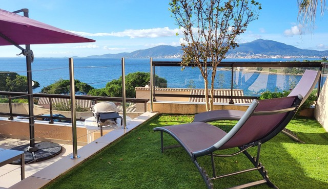 Porticcio: T2 45m2, terrace, walking distance to the beach, king-size bed 180 cm, wifi (fiber)