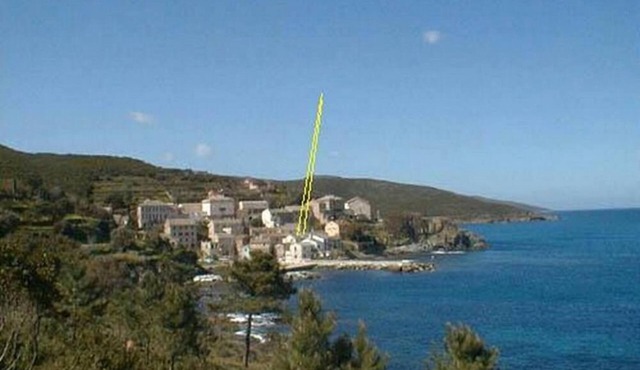 Porticciolo: 14 yards from the water, in a dreamy little mediterranean village, the countryside by the sea, village house maintained with care. The beach is a 5 minutes walk away.