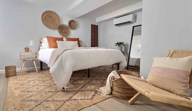 Portland Back Cove Hideaway-1 BR- With Patio