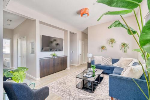 Portland Penthouse Retreat- Roof Deck & Food Pods