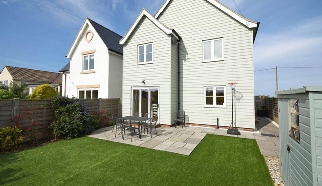 PORTLAND, pet friendly, country holiday cottage in Beadnell