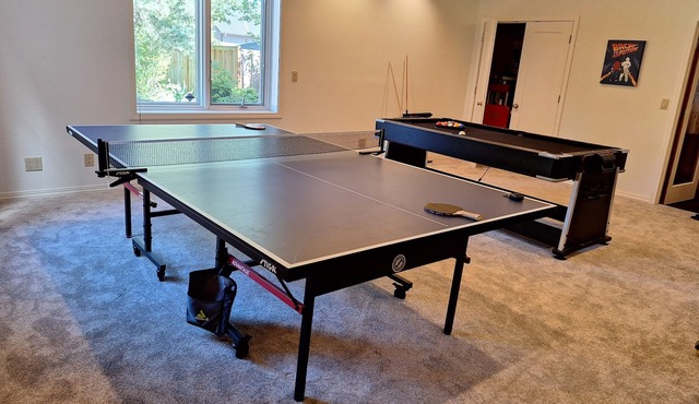 Portland Pool Lodge - Great for Groups - 10 minutes from Downtown - Sleeps 16