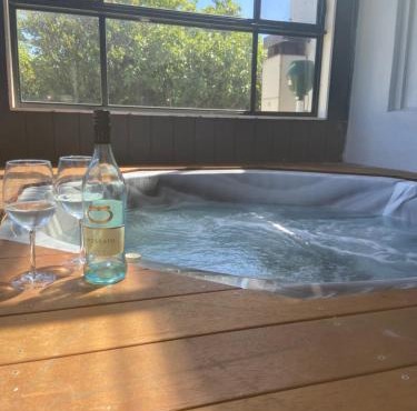 Portland sea spa retreat with King bed Free Arcade sleeps 9