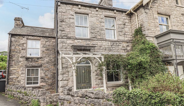 PORTOBELLO, pet friendly, with a garden in Lindale