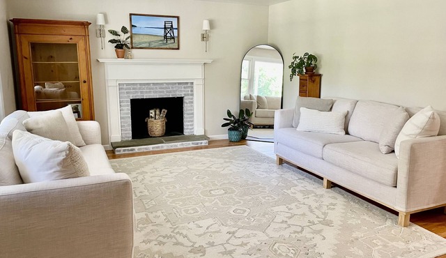 Portsmouth/Newport House, 1 mile from beach