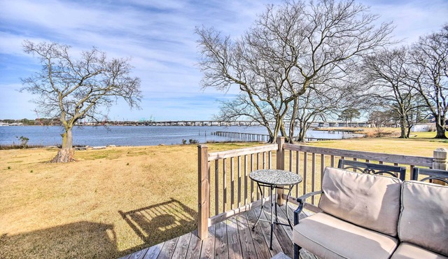Portsmouth Waterfront Vacation Rental w/Deck