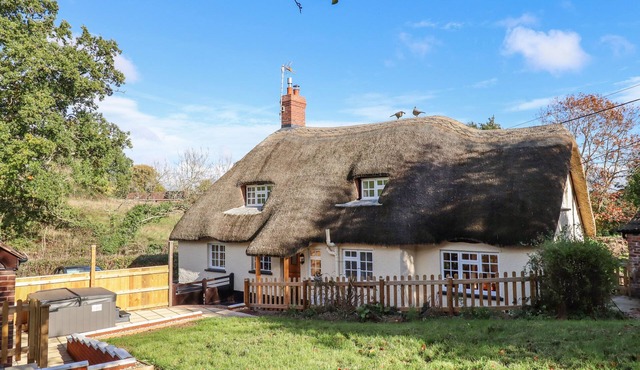 POSBURY LODGE, pet friendly, character holiday cottage in Crediton