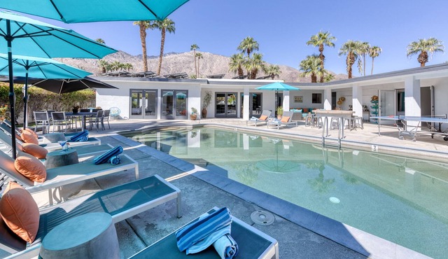Poseidons Adventure: 5BR+4BA Pool Home in Warm Sands