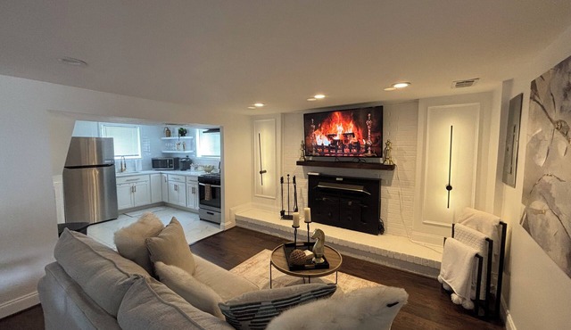 Posh 2 levels house 5 bedrooms, 2 bathrooms, near by BWI airport and Annapolis.