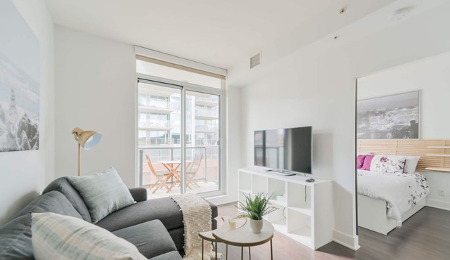 Posh 2BR Condo near Stampede w/ Undrgrnd Parking