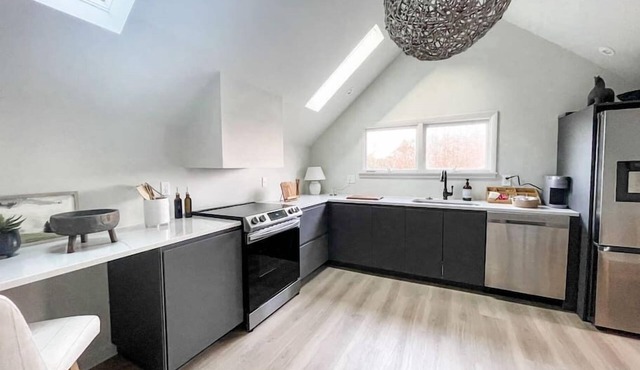 *Posh 2BR in the Heart of the Pittsford Village*