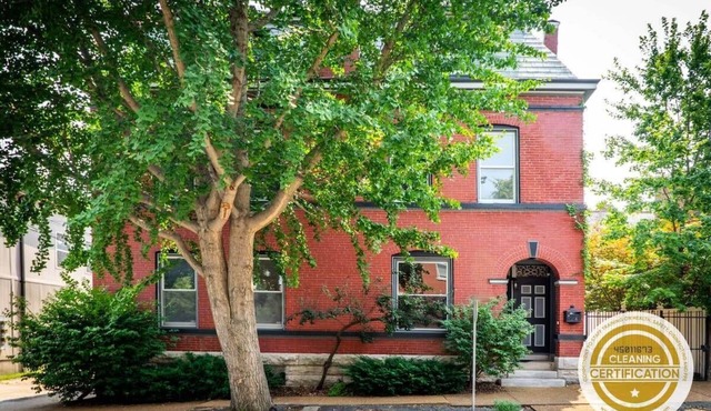 Posh 4-Floor Soulard Family Home/ABODEbucks