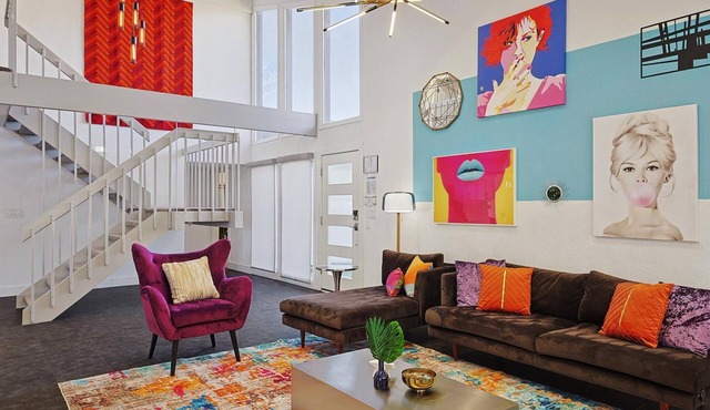 Posh 5-BD w Pool, Hot Tub, Cinema, Patio, Foosball