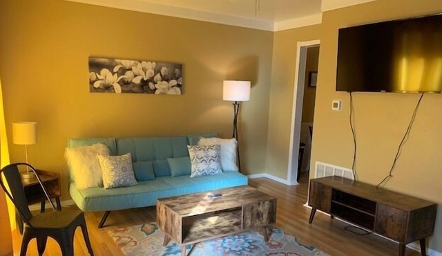 Posh and Practical,1 bedroom condo