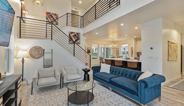 Posh and Spacious 3 bed, 2.5 bath House with 2-car garage