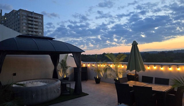 Posh Couple's Suite-Private Patio w/jacuzzi