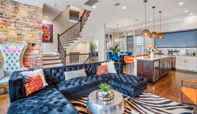 Posh Dtwn Midtown Home w Stunning Roof-topterrace